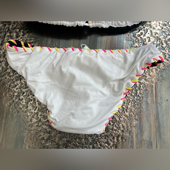 BECCA Whip Stitch reversible bikini top size D bottoms size small black white - Picture 9 of 9